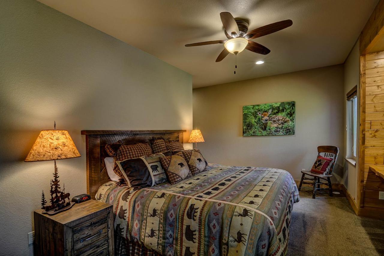 Whispering Pines Lodge: 9 Bedroom Игл-Ривер Экстерьер фото