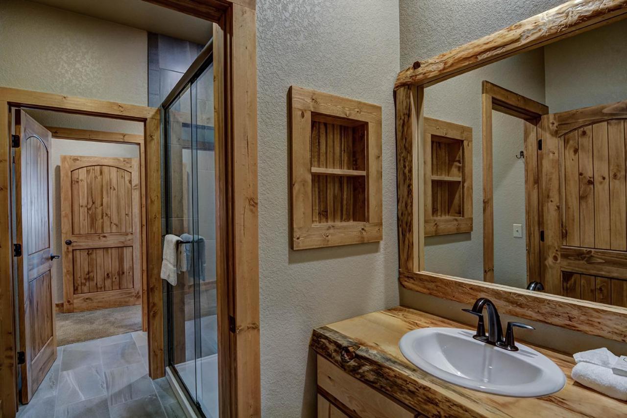 Whispering Pines Lodge: 9 Bedroom Игл-Ривер Экстерьер фото